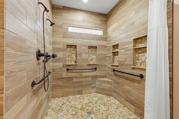 $730,000 | 500 Burwell Road, Highlands, TX 77562