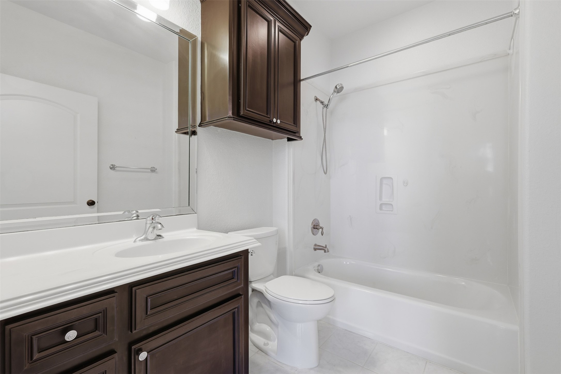 500 Burwell Road Highlands, TX 77562 - Photo 27 of 50 Private bathroom in one of two secondary bedrooms in the main residence.