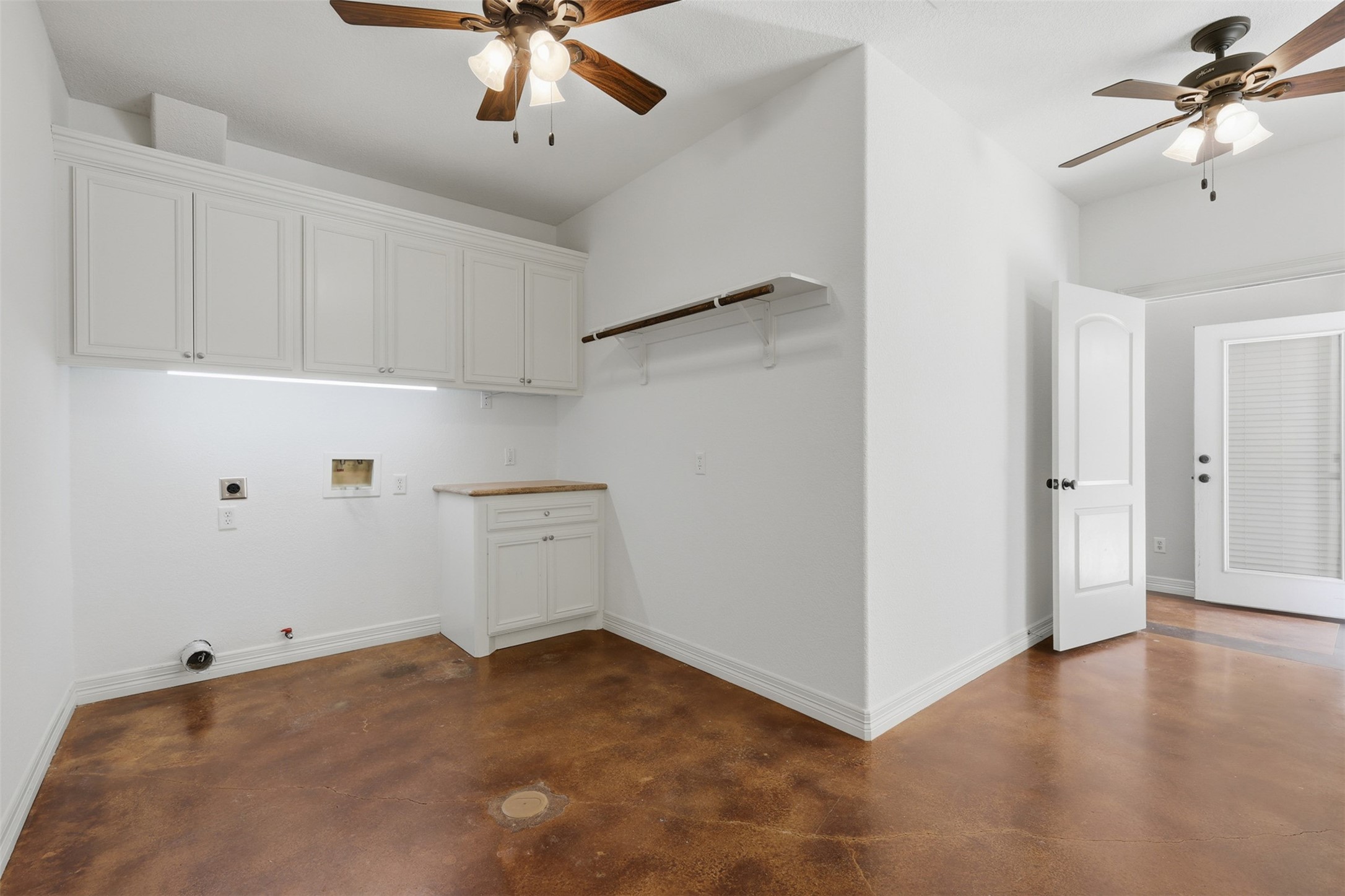 500 Burwell Road Highlands, TX 77562 - Photo 32 of 50 a view of a kitchen with electric appliances