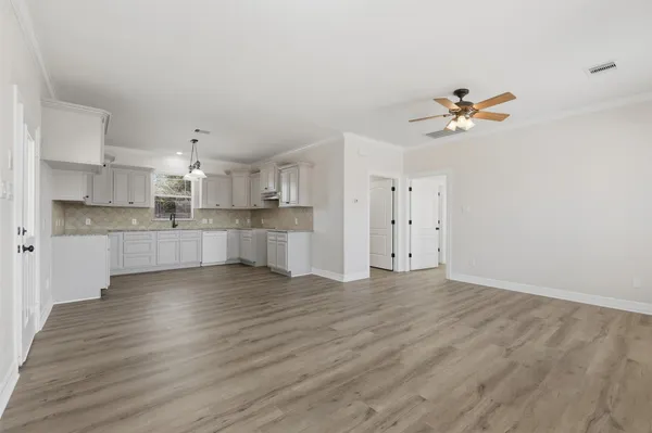 $730,000 | 500 Burwell Road, Highlands, TX 77562