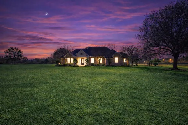 $730,000 | 500 Burwell Road, Highlands, TX 77562
