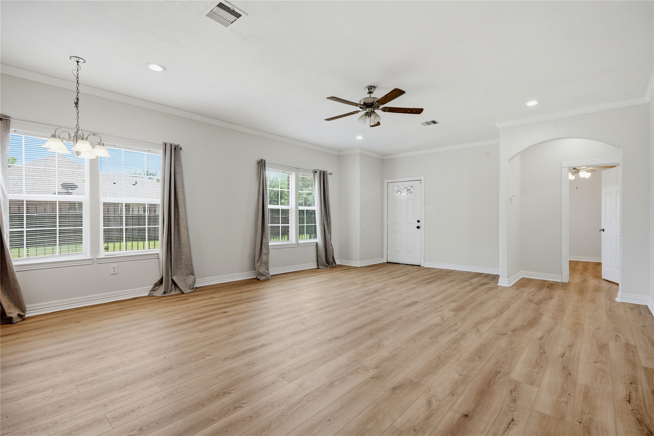 3001 Wayne Street Houston, TX 77026 - Photo 6 of 31 New flooring covers the entire home!