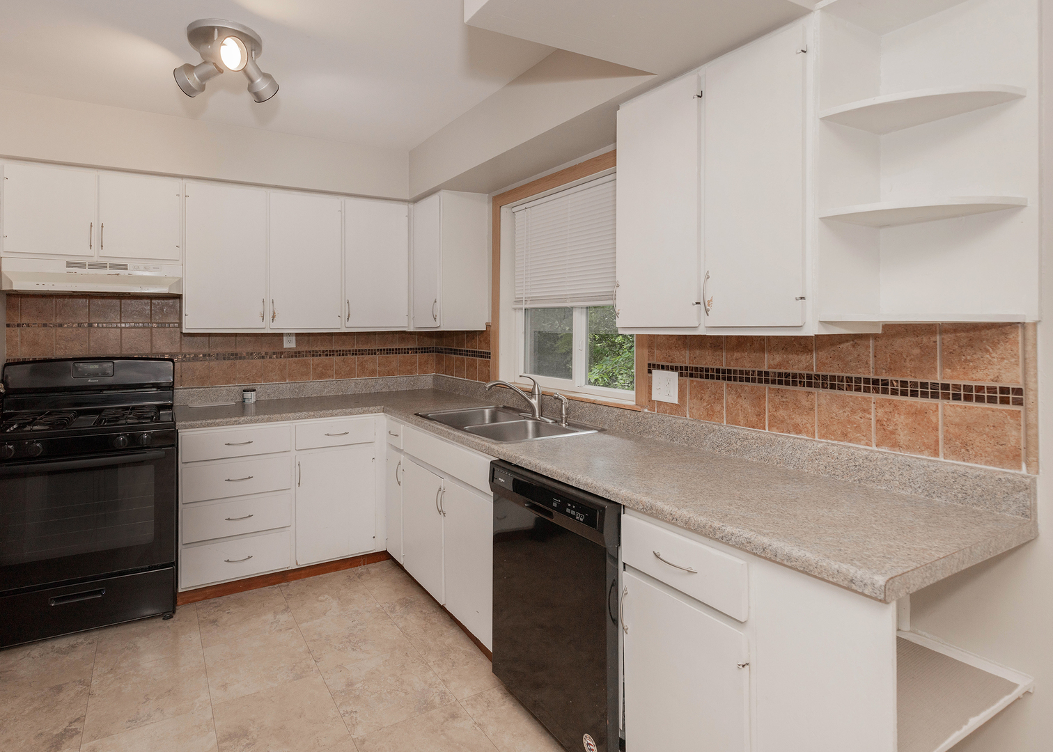 1844 31st Street Moline, IL 61265 - Photo 6 of 17