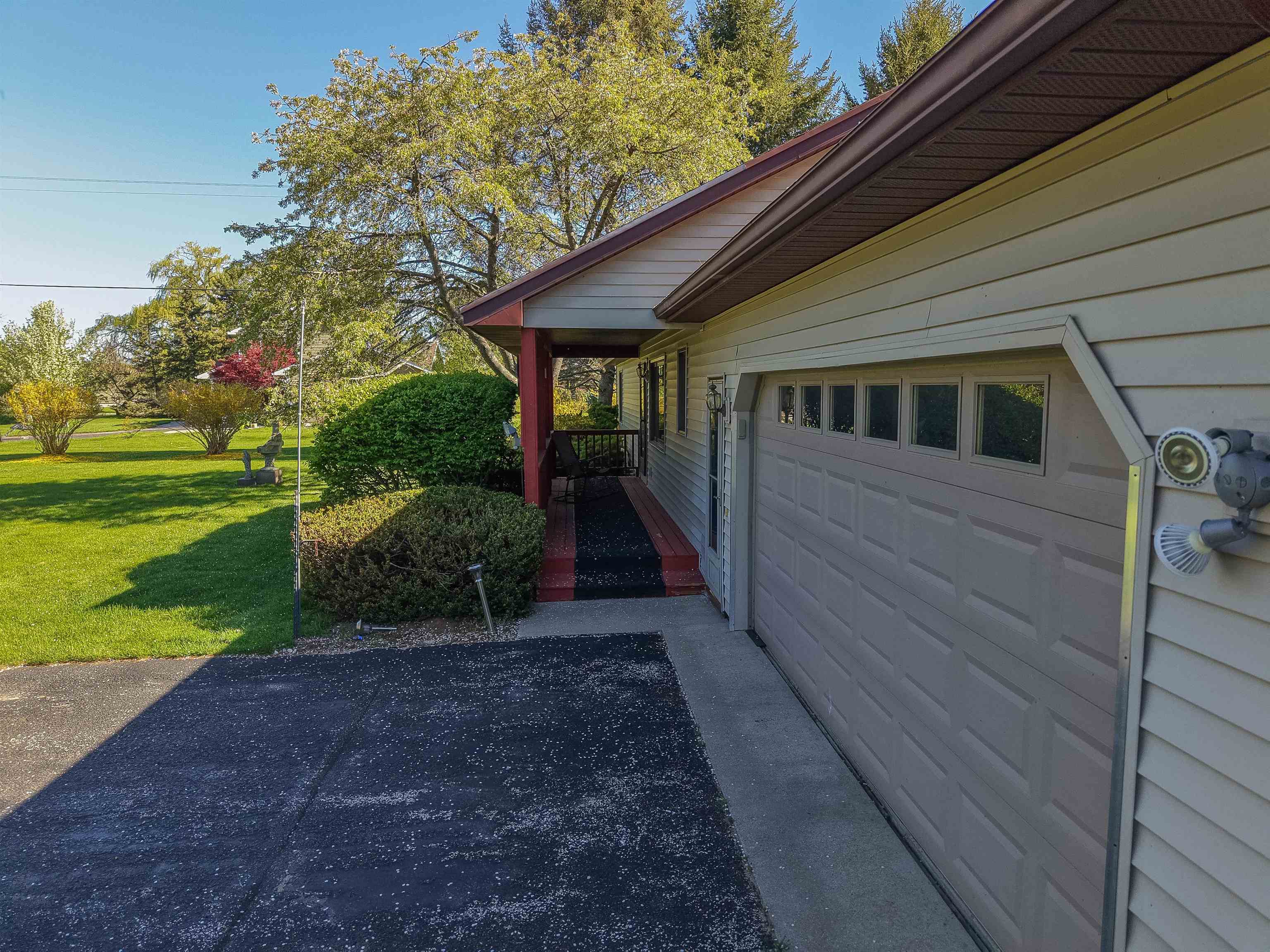 13686 Hedeen Road Traverse City, MI 49686 - Photo 31 of 56 1947061-BEA05393-2ECD-4BF8-A69C-3612A575B0FA.JPG