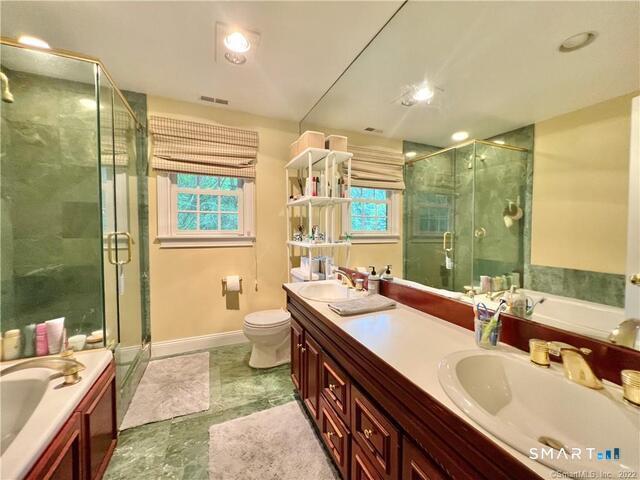 298 Erskine Road Stamford, CT 06903 - Photo 16 of 21 Awesome Full Bath!