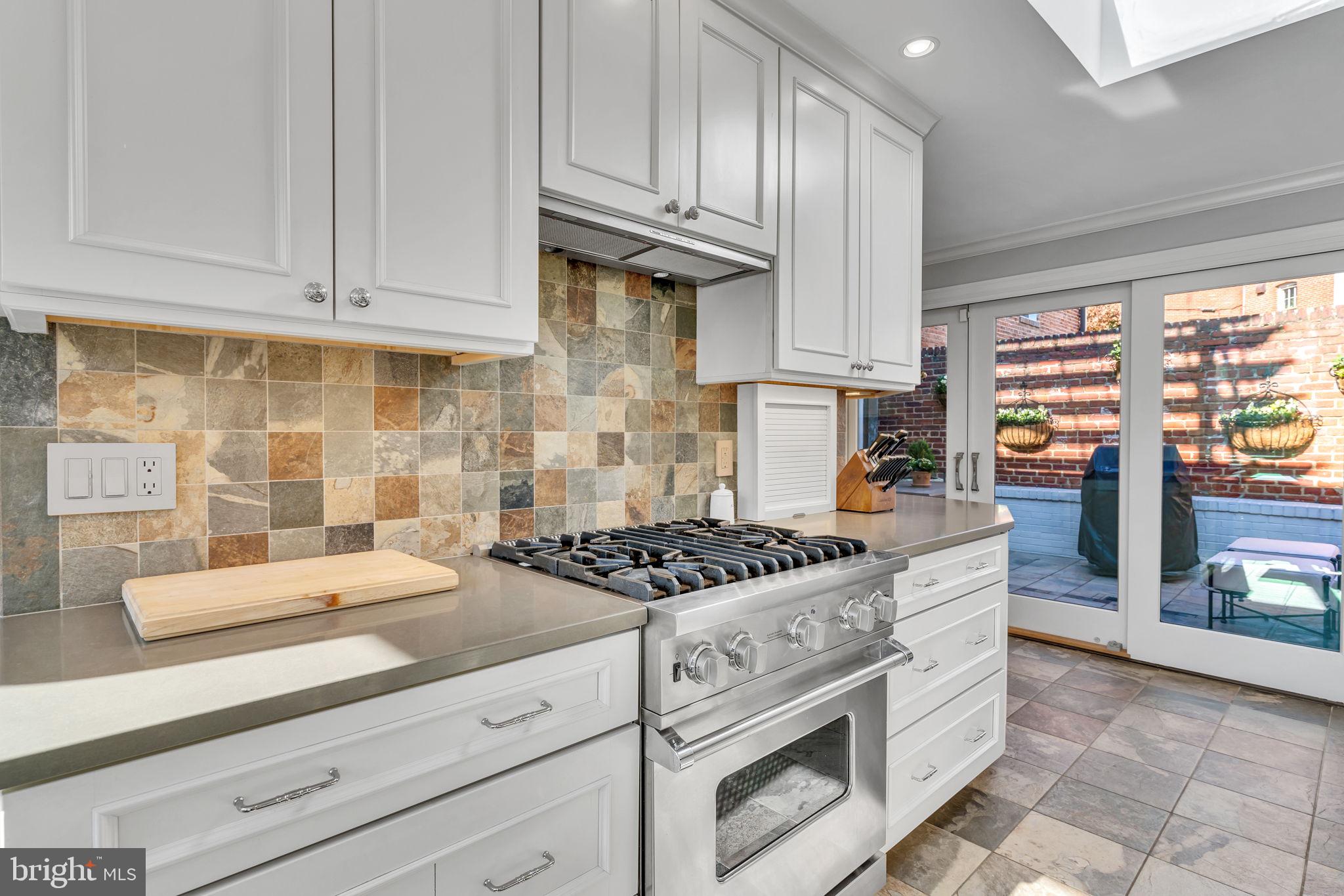 2555 Waterside Drive Northwest Washington, DC 20008 - Photo 11 of 36