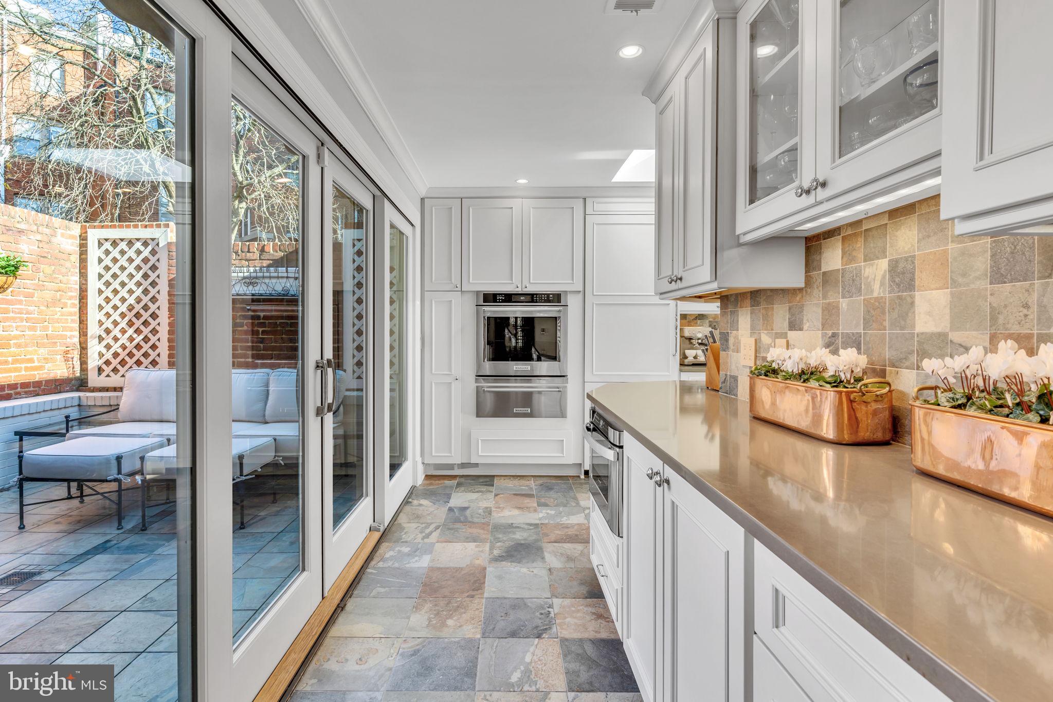 2555 Waterside Drive Northwest Washington, DC 20008 - Photo 5 of 36