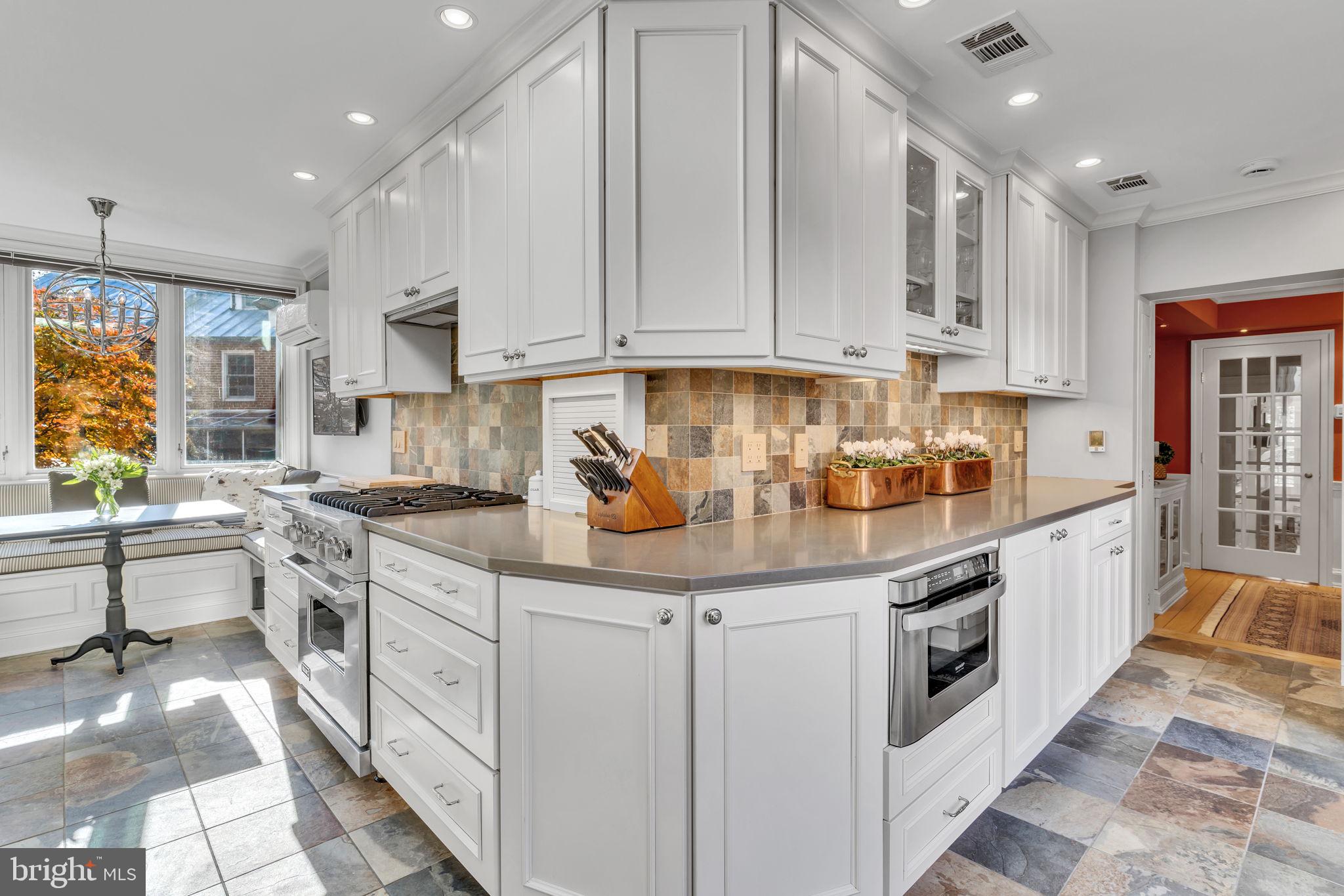 2555 Waterside Drive Northwest Washington, DC 20008 - Photo 7 of 36