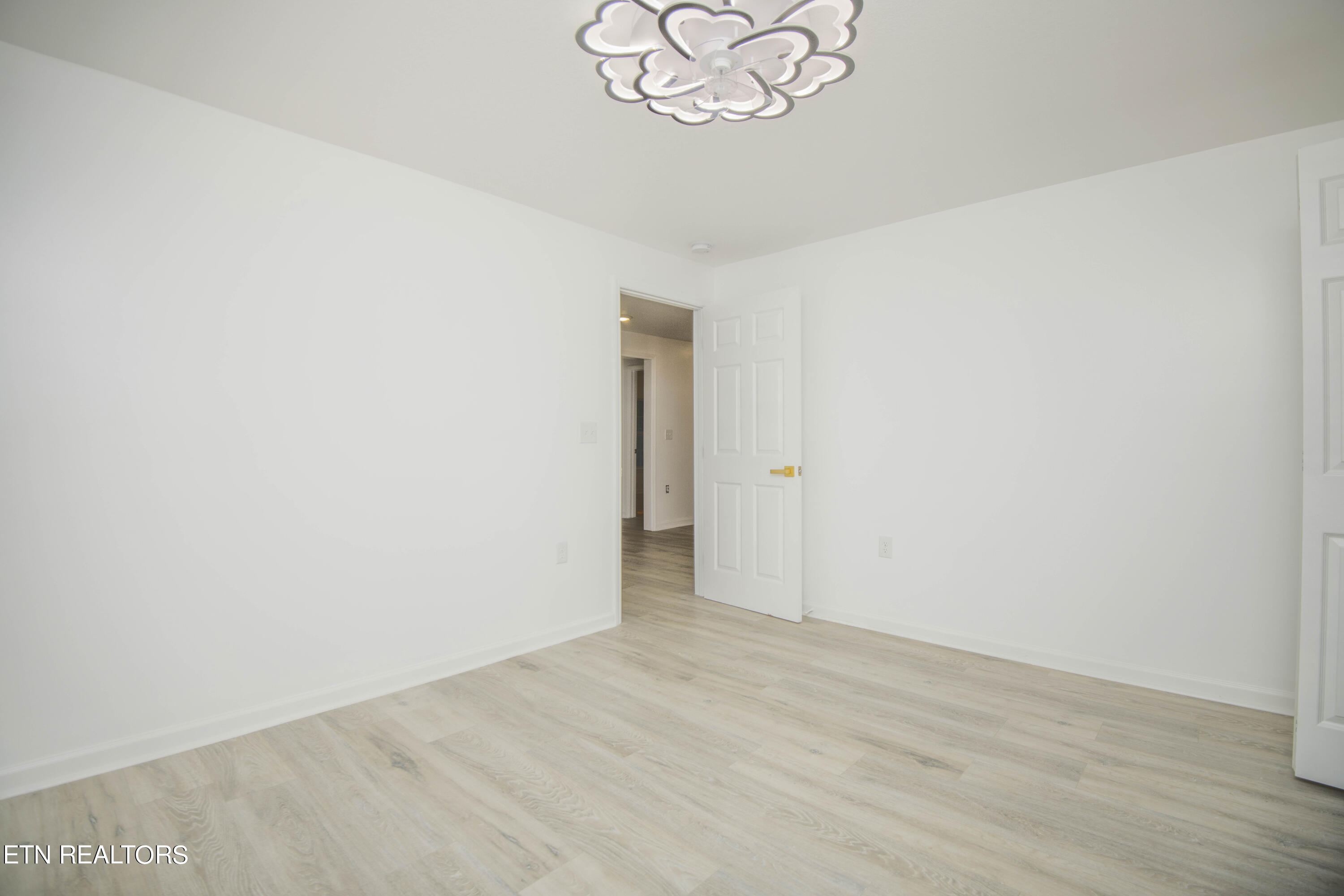 507 Oody Road Loudon, TN 37774 - Photo 20 of 38 master bed_1