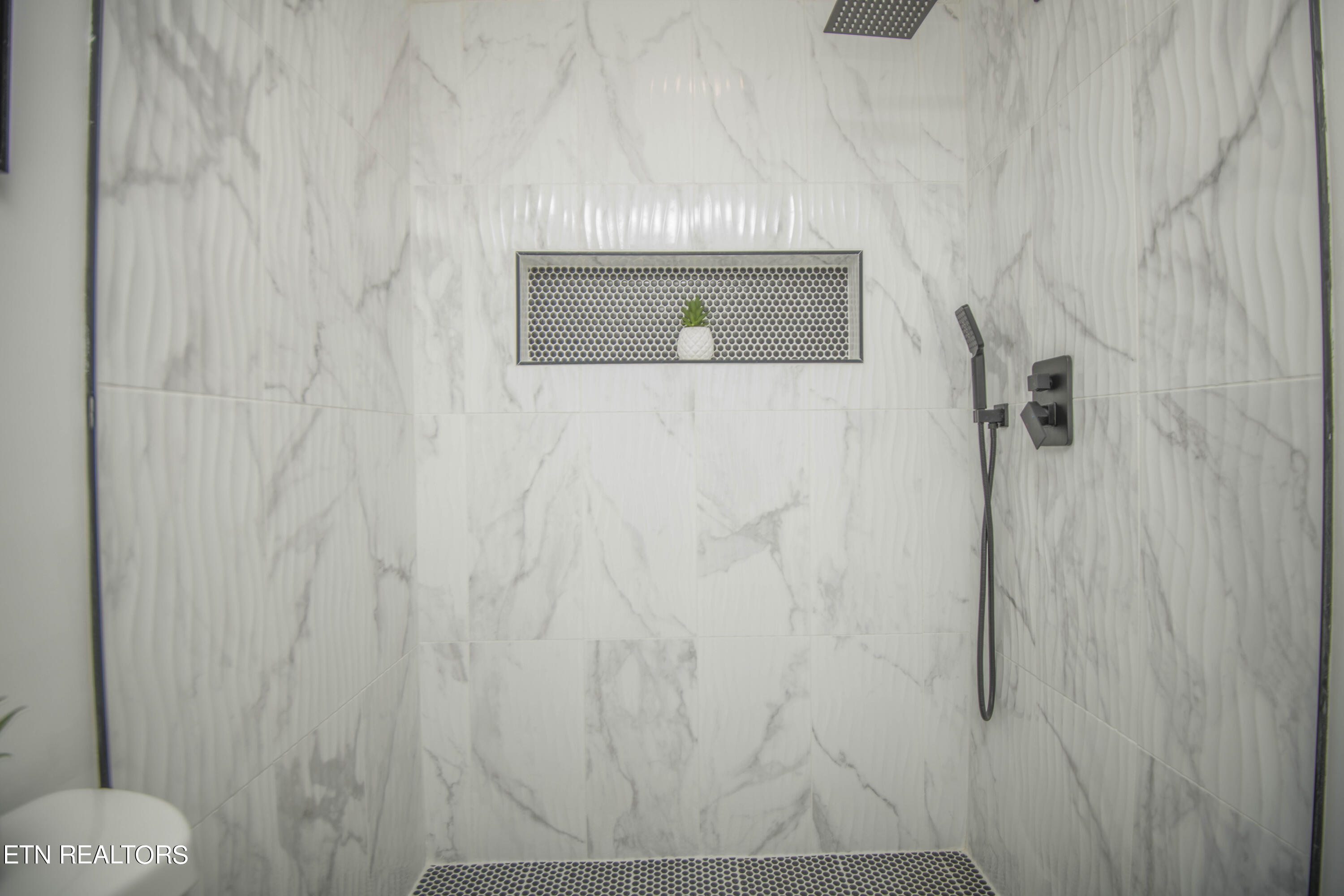 507 Oody Road Loudon, TN 37774 - Photo 23 of 38 master bath 1_1