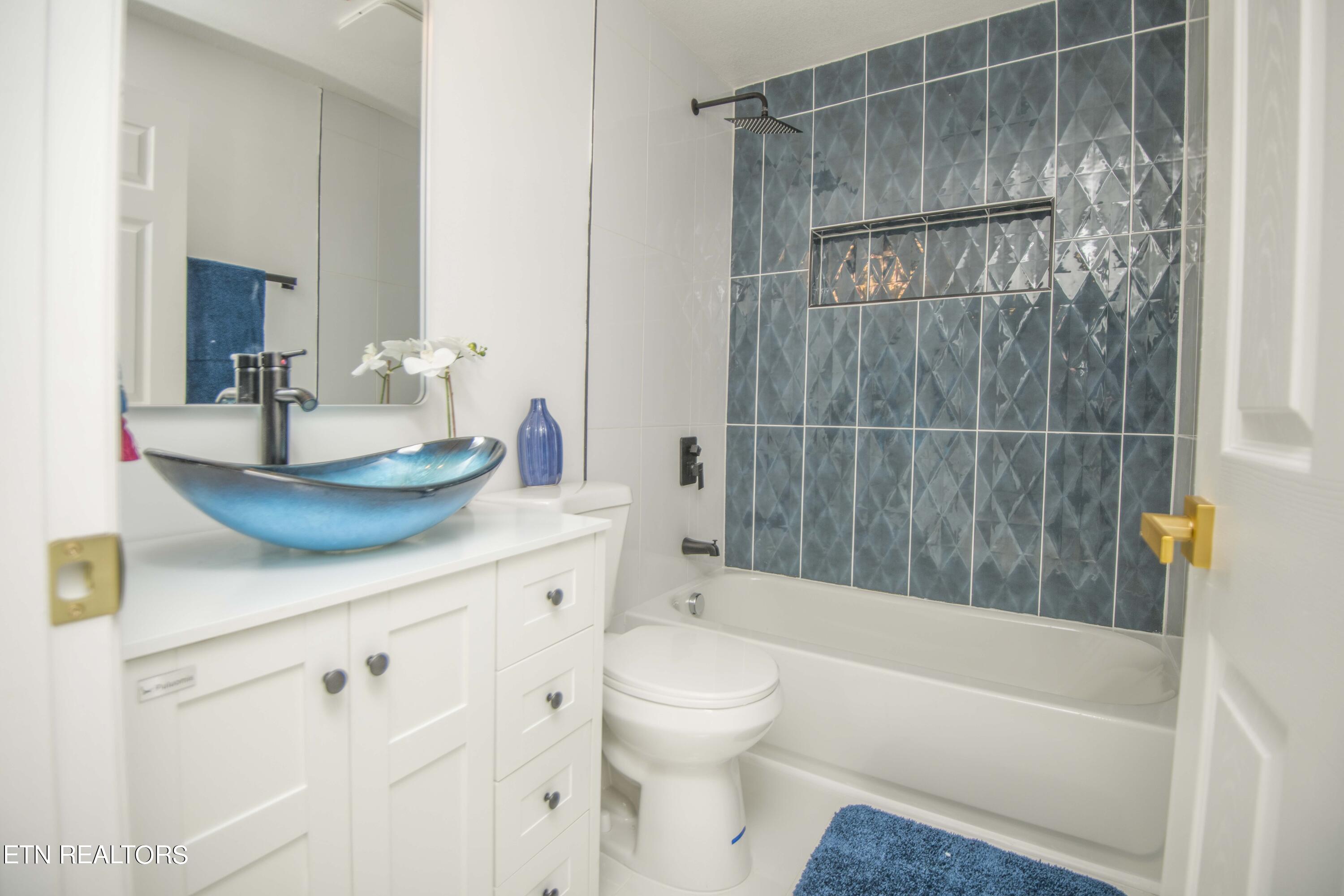 507 Oody Road Loudon, TN 37774 - Photo 28 of 38 second bath_1