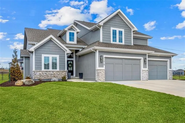 $640,000 | 21410 West 189th Ter Spring Hill, Spring Hill, KS 66083