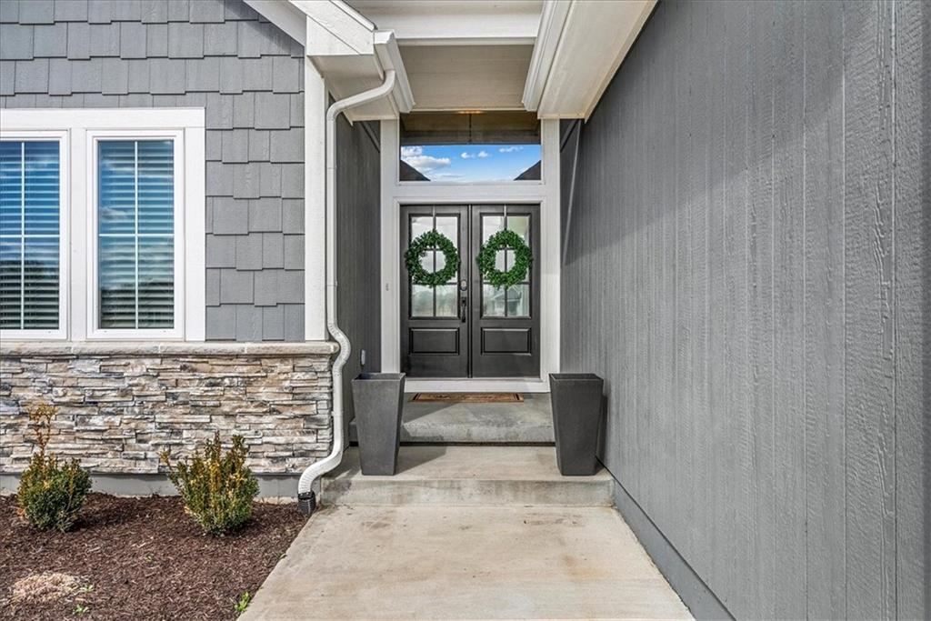 21410 West 189th Ter Spring Hill Spring Hill, KS 66083 - Photo 2 of 48