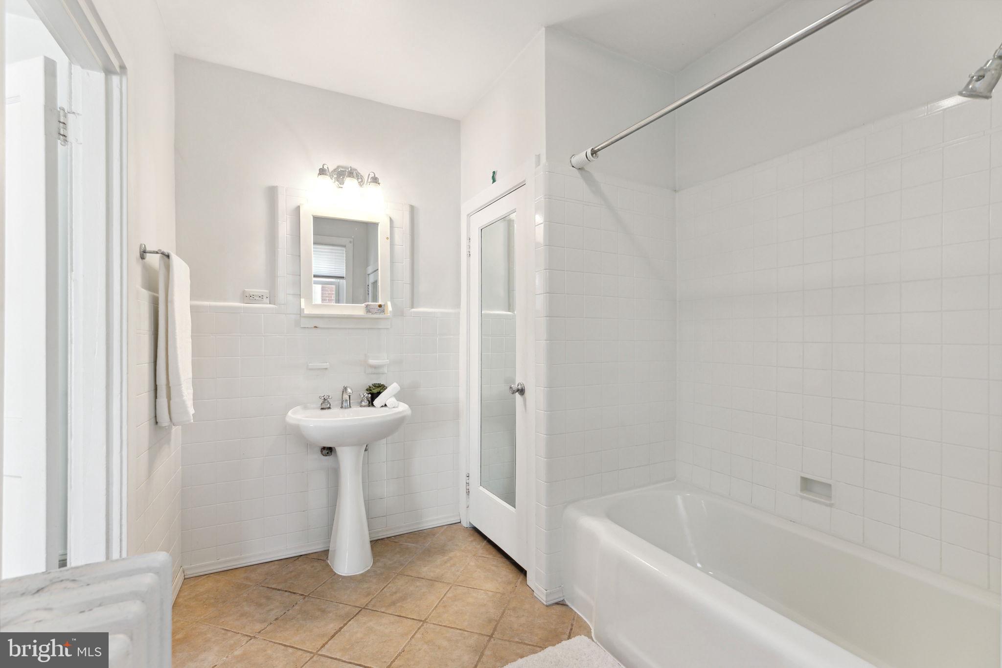 2216 Wallace Street Philadelphia, PA 19130 - Photo 20 of 34