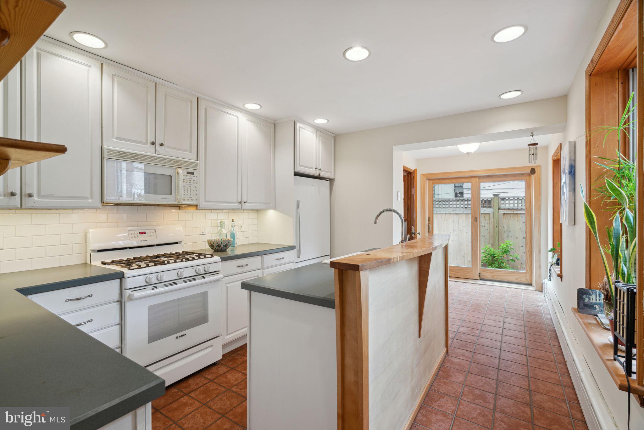 2216 Wallace Street Philadelphia, PA 19130 - Photo 6 of 34