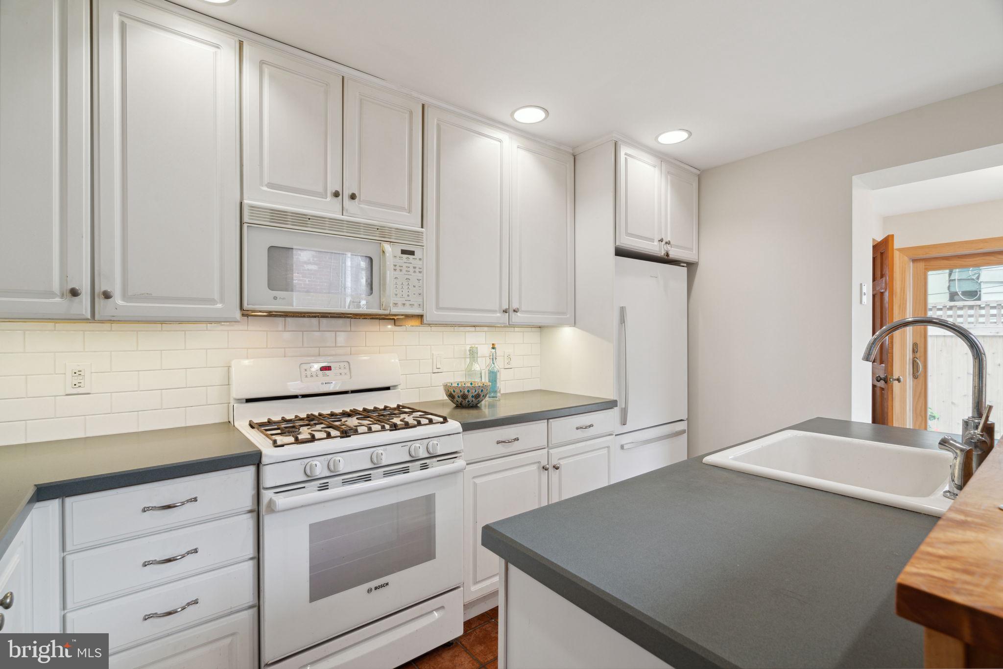 2216 Wallace Street Philadelphia, PA 19130 - Photo 7 of 34