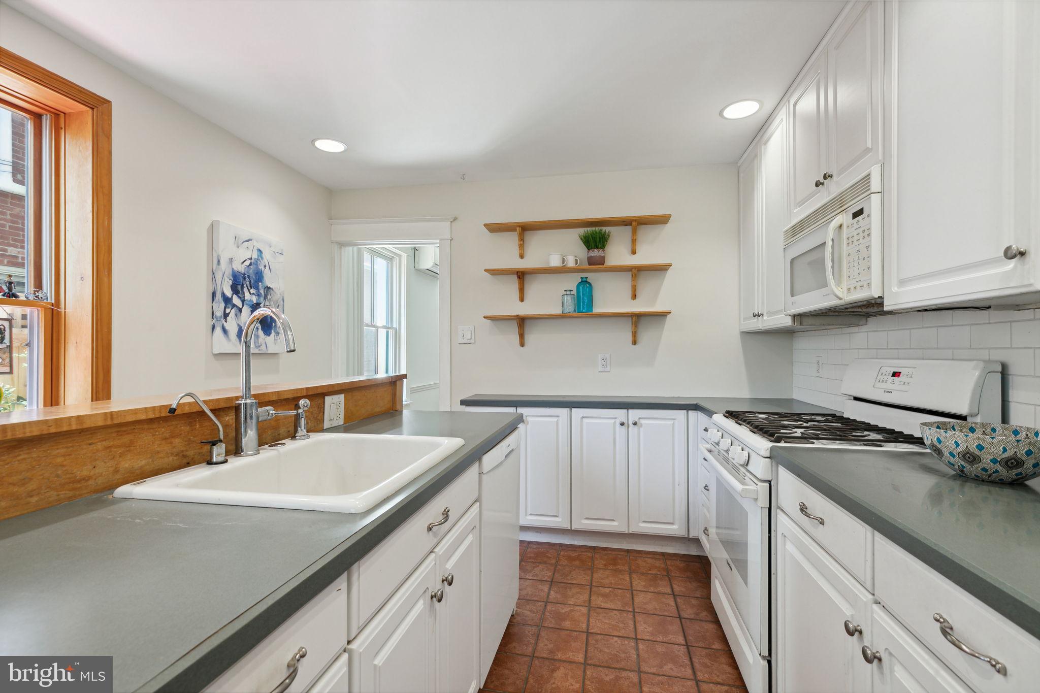 2216 Wallace Street Philadelphia, PA 19130 - Photo 8 of 34