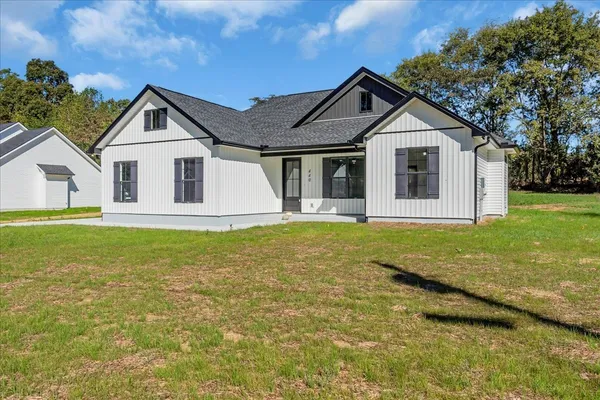 $324,900 | 440 Sherwood Drive, McMinnville, TN 37110