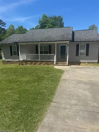 $279,900 | 207 Willowbrook Drive, Thomasville, NC 27360