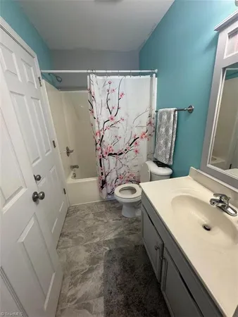 $279,900 | 207 Willowbrook Drive, Thomasville, NC 27360