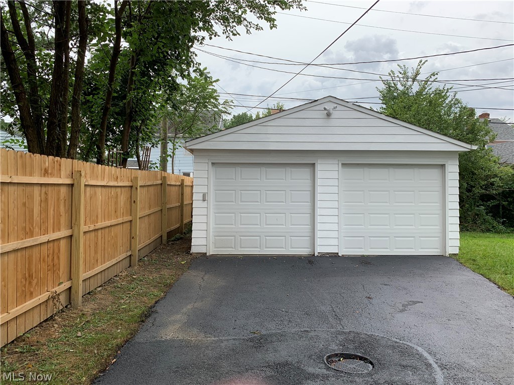 3390 Sylvanhurst Road Cleveland Heights, OH 44112 - Photo 3 of 16