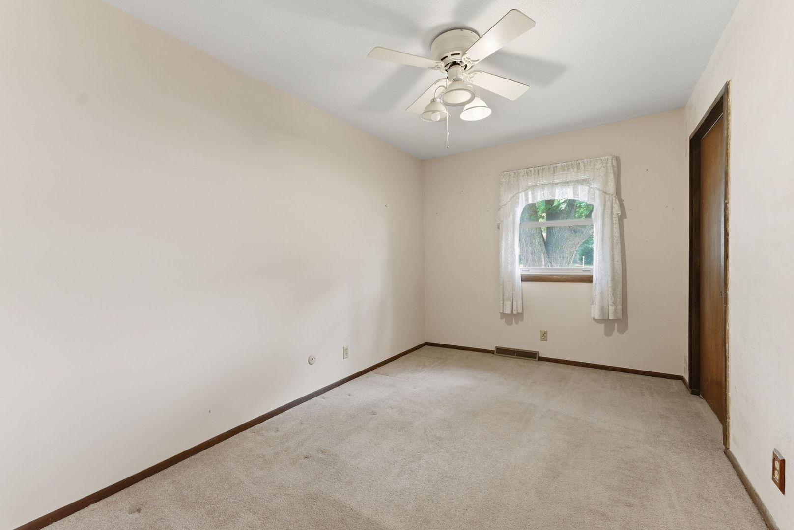3108 Maplecrest Road Bettendorf, IA 52722 - Photo 9 of 26