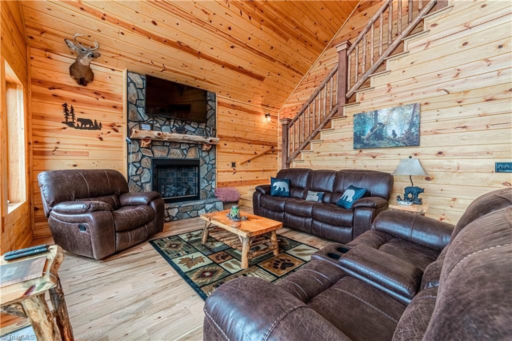 1910 Ridge Run Road Boomer, NC 28606 - Photo 18 of 32 Great room