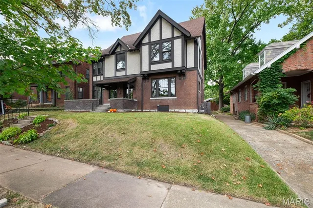 $549,900 | 739 Radcliffe Avenue, University City, MO 63130