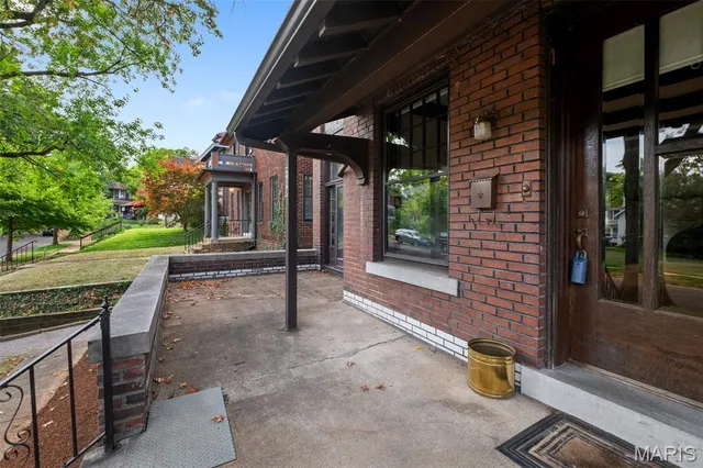 $549,900 | 739 Radcliffe Avenue, University City, MO 63130