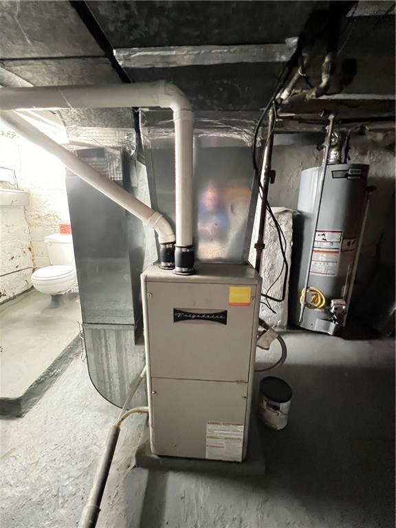 442 East Washington Street Rochester, PA 15074 - Photo 15 of 23 a utility room with dryer and washer