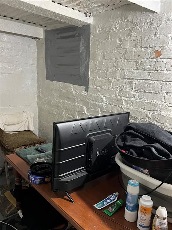 442 East Washington Street Rochester, PA 15074 - Photo 19 of 23 a close up of a stove