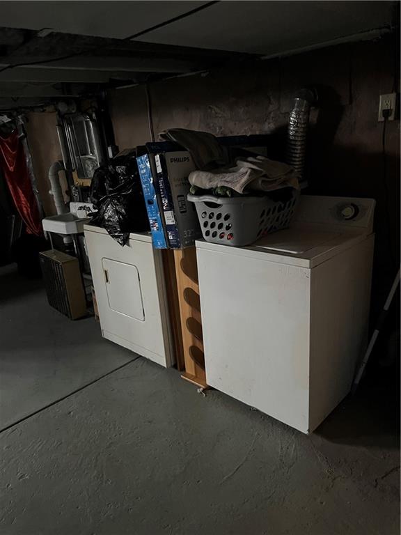 442 East Washington Street Rochester, PA 15074 - Photo 20 of 23 a utility room with dryer and washer