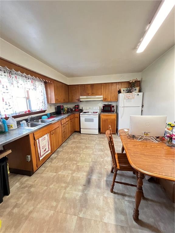 442 East Washington Street Rochester, PA 15074 - Photo 2 of 23 a kitchen with a stove a table and chairs in it