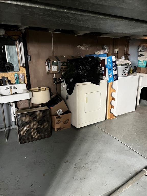 442 East Washington Street Rochester, PA 15074 - Photo 21 of 23 a storage room with washer and dryer
