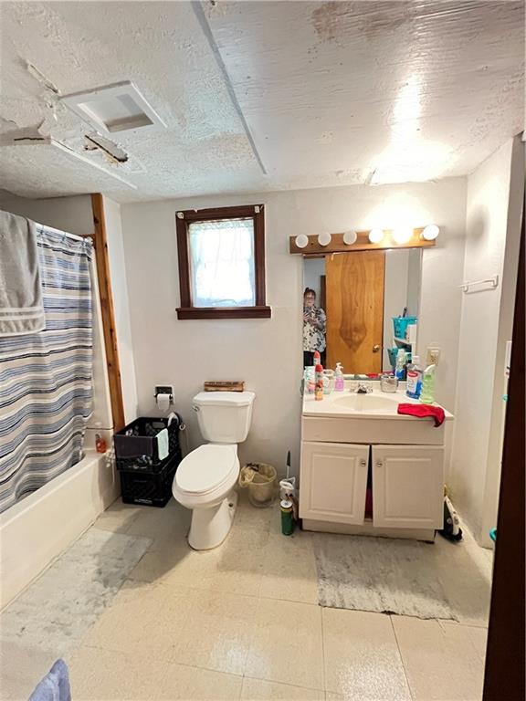 442 East Washington Street Rochester, PA 15074 - Photo 8 of 23 a bathroom with a sink toilet and shower