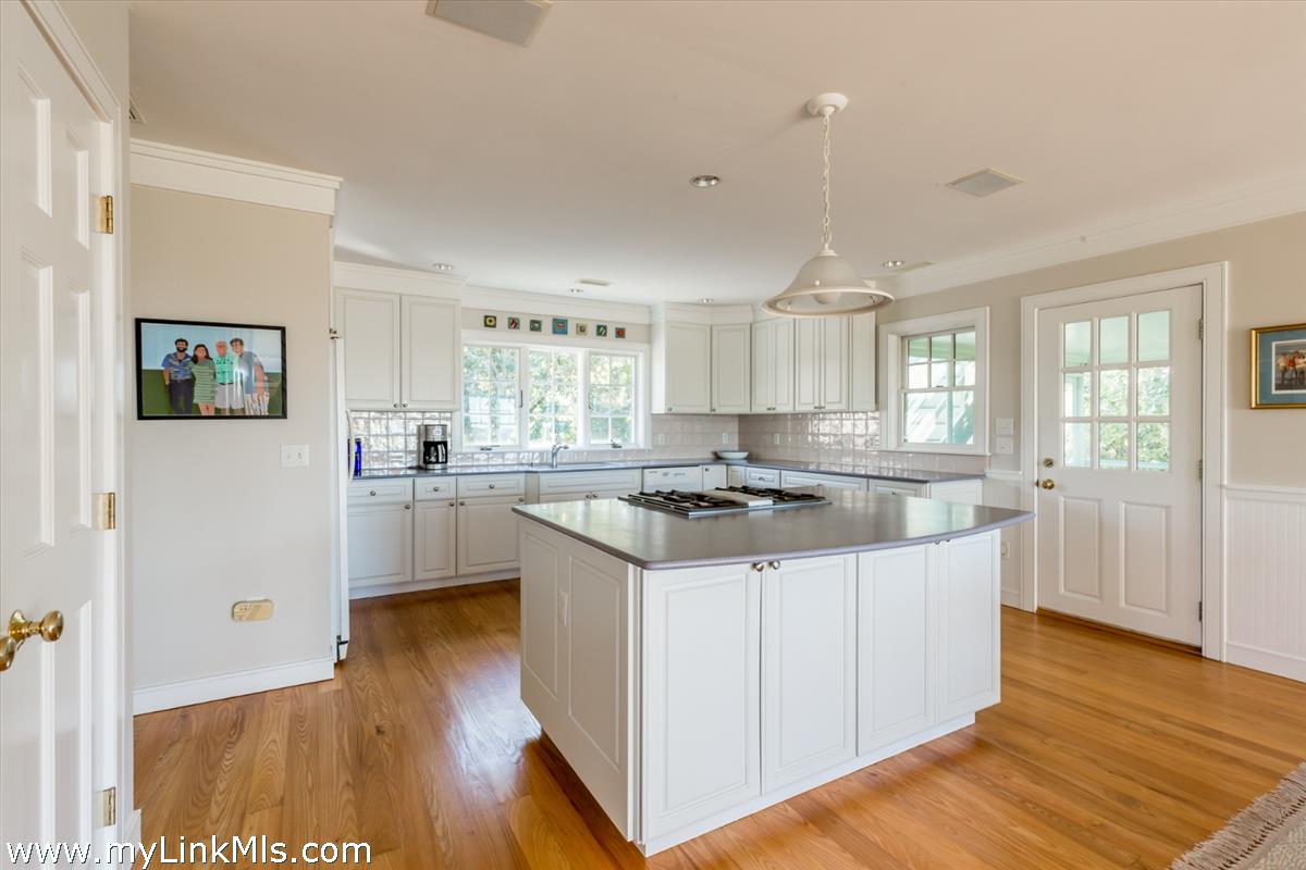 43 Naushon Road West Tisbury, MA 02568 - Photo 17 of 44 Gallery Image 17