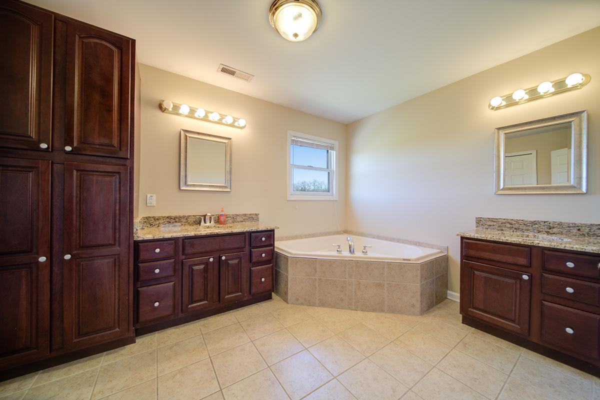 1051 Old Hopewell Road Castalian Springs, TN 37031 - Photo 15 of 25 Gallery Image 15