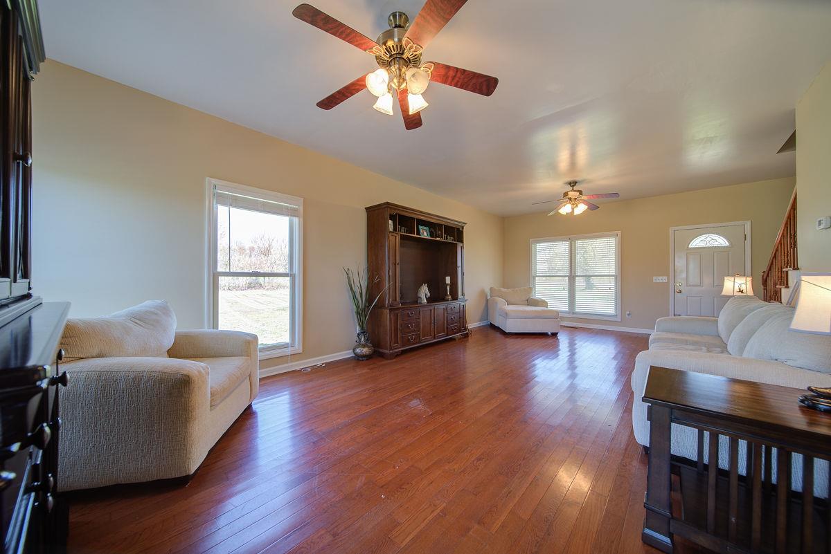 1051 Old Hopewell Road Castalian Springs, TN 37031 - Photo 8 of 25 Gallery Image 8