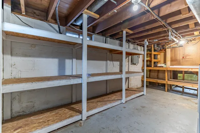 $250,000 | 3931 Clough Avenue, Highland, IN 46322