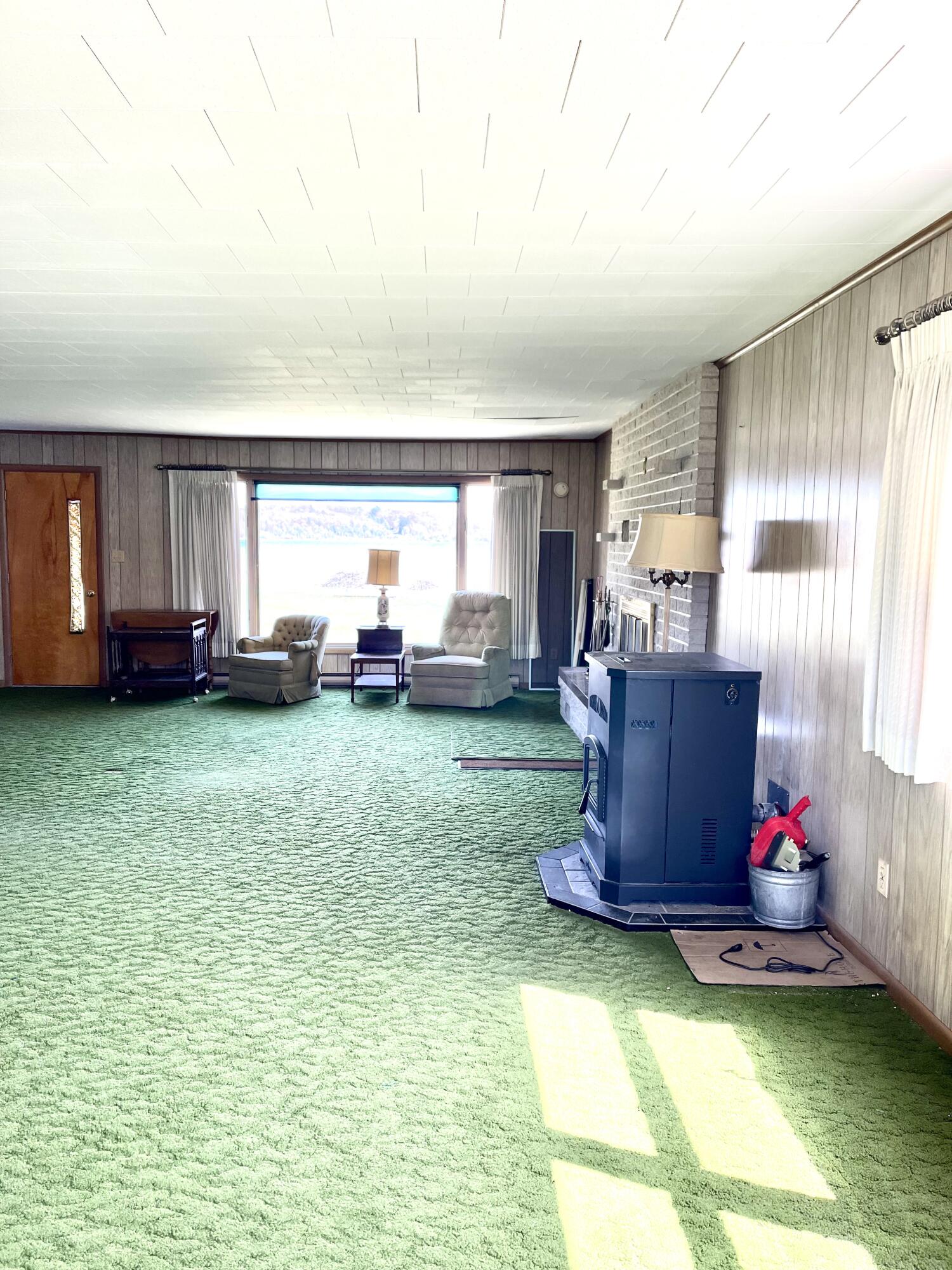 8703 Bayview Road Onekama, MI 49675 - Photo 7 of 25 Living Room