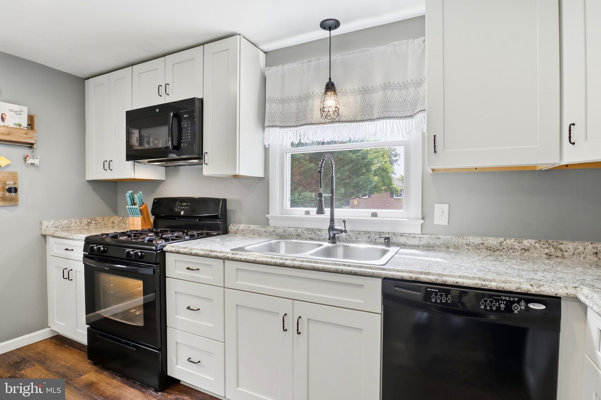 137 Ridgefield Drive York, PA 17403 - Photo 12 of 41 Plenty of counter space