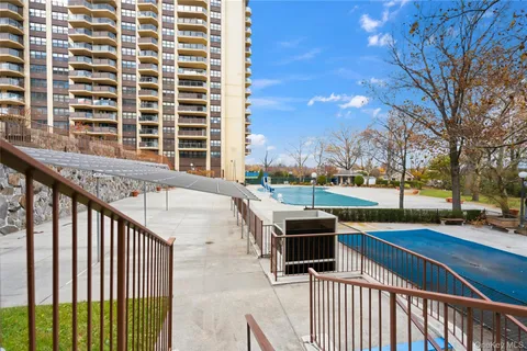 a building view with outdoor space