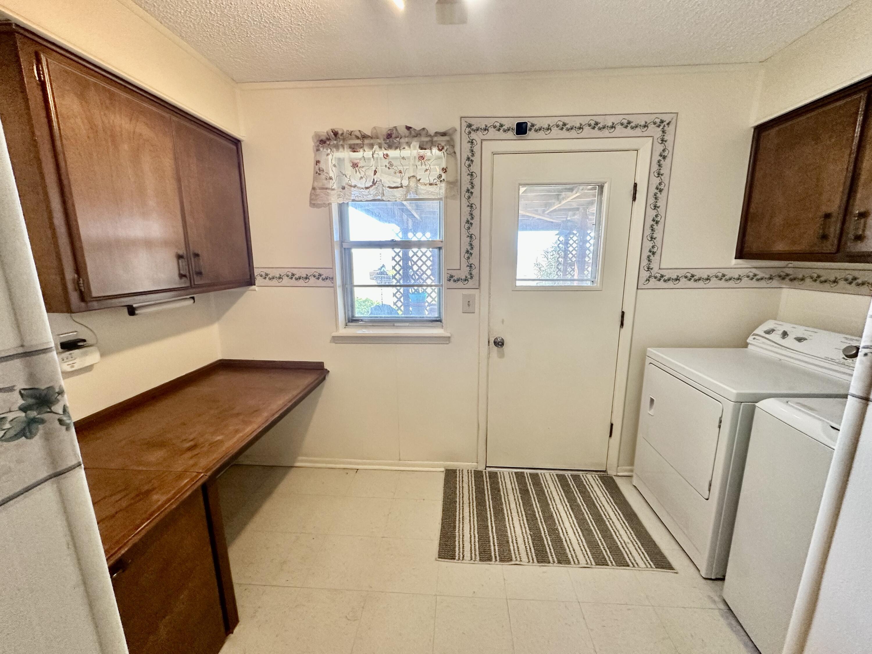 7844 Fm 1318 Tulia, TX 79088 - Photo 39 of 42 a bathroom with a sink a toilet and a mirror
