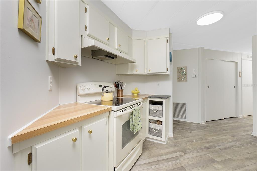 532 Walnut Circle Venice, FL 34285 - Photo 8 of 36