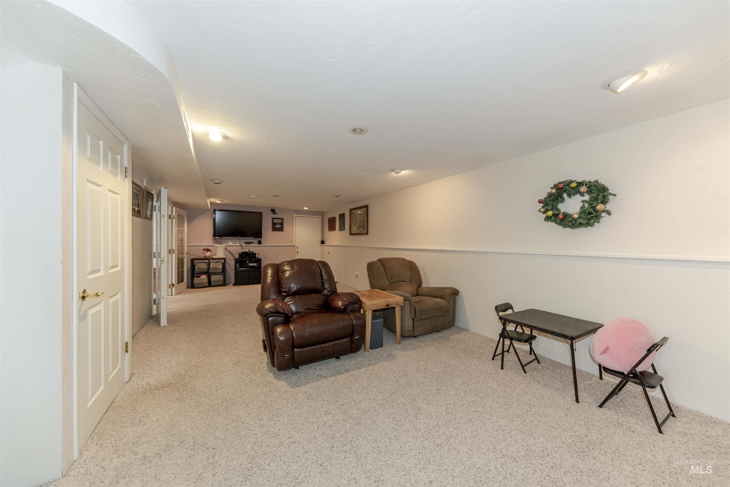 930 Preston Avenue Lewiston, ID 83501 - Photo 17 of 32 Living area featuring light colored carpet