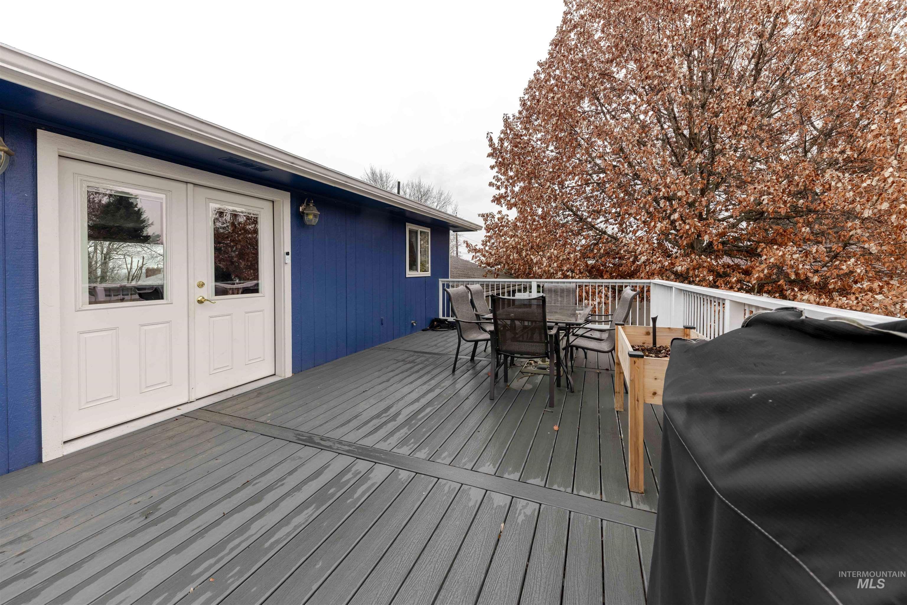 930 Preston Avenue Lewiston, ID 83501 - Photo 25 of 32 Wooden terrace featuring outdoor dining space and area for grilling