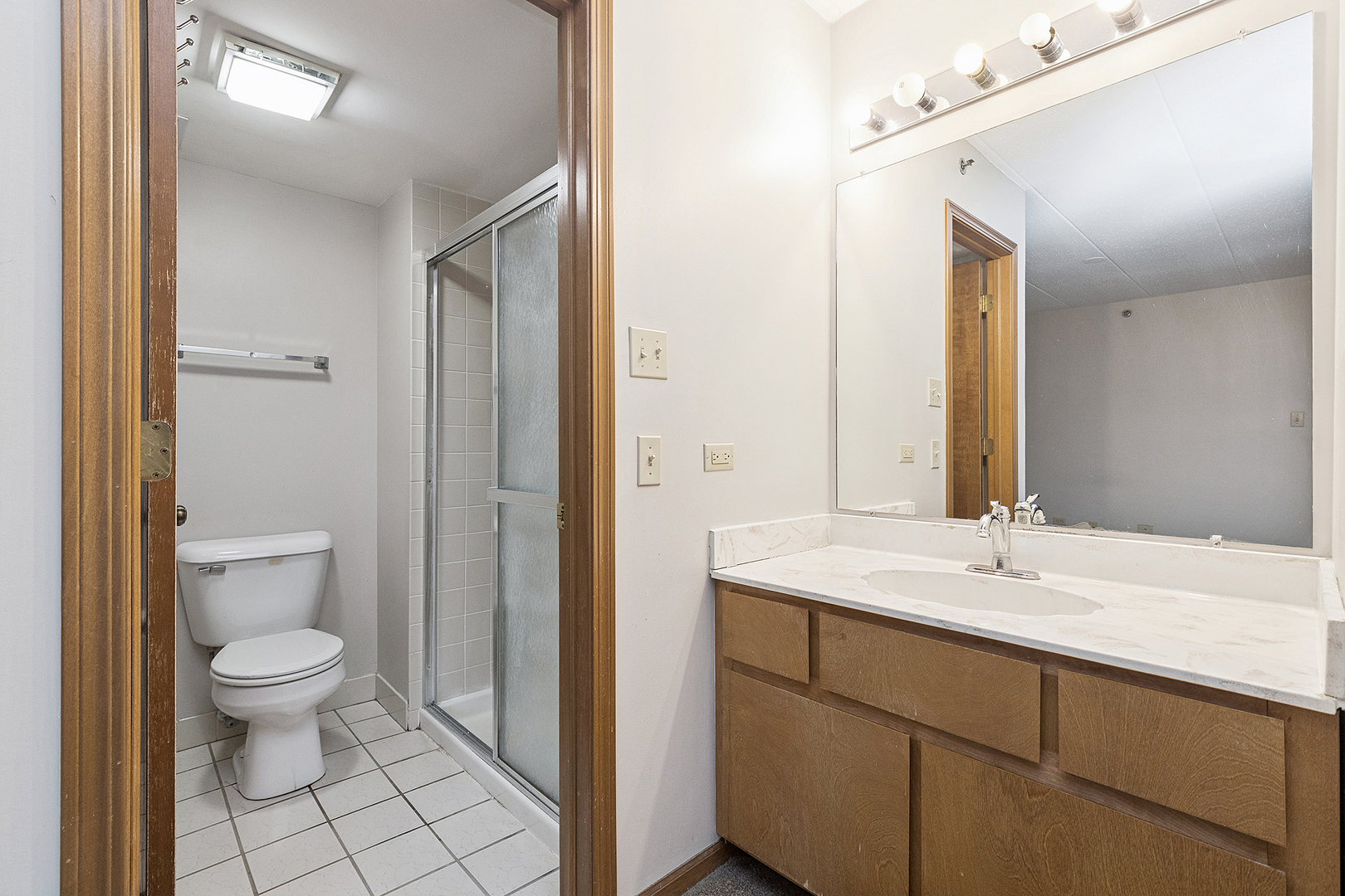 10636 Ridgeland Avenue, Unit 2D Chicago Ridge, IL 60415 - Photo 13 of 18 Gallery Image 13