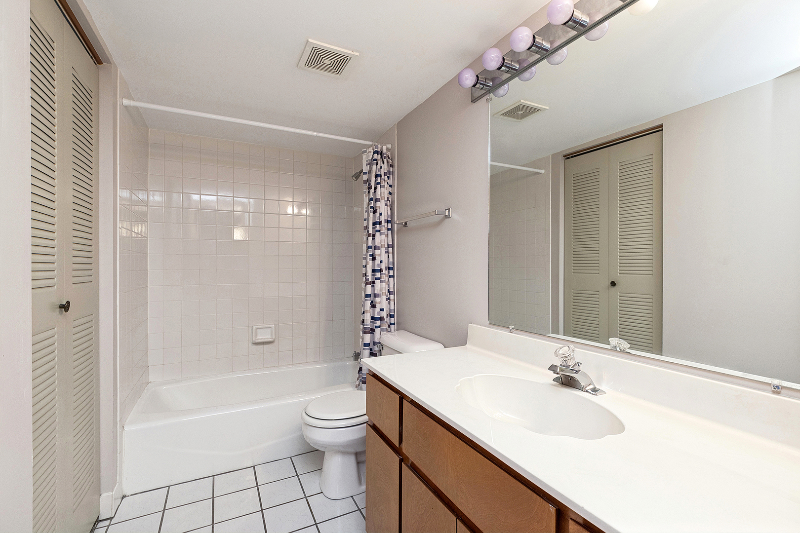10636 Ridgeland Avenue, Unit 2D Chicago Ridge, IL 60415 - Photo 15 of 18 Gallery Image 15