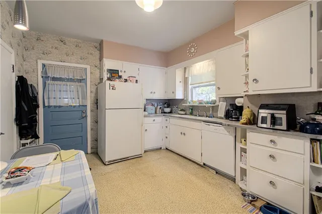 $168,000 | 10702 East Winner Road, Independence, MO 64052