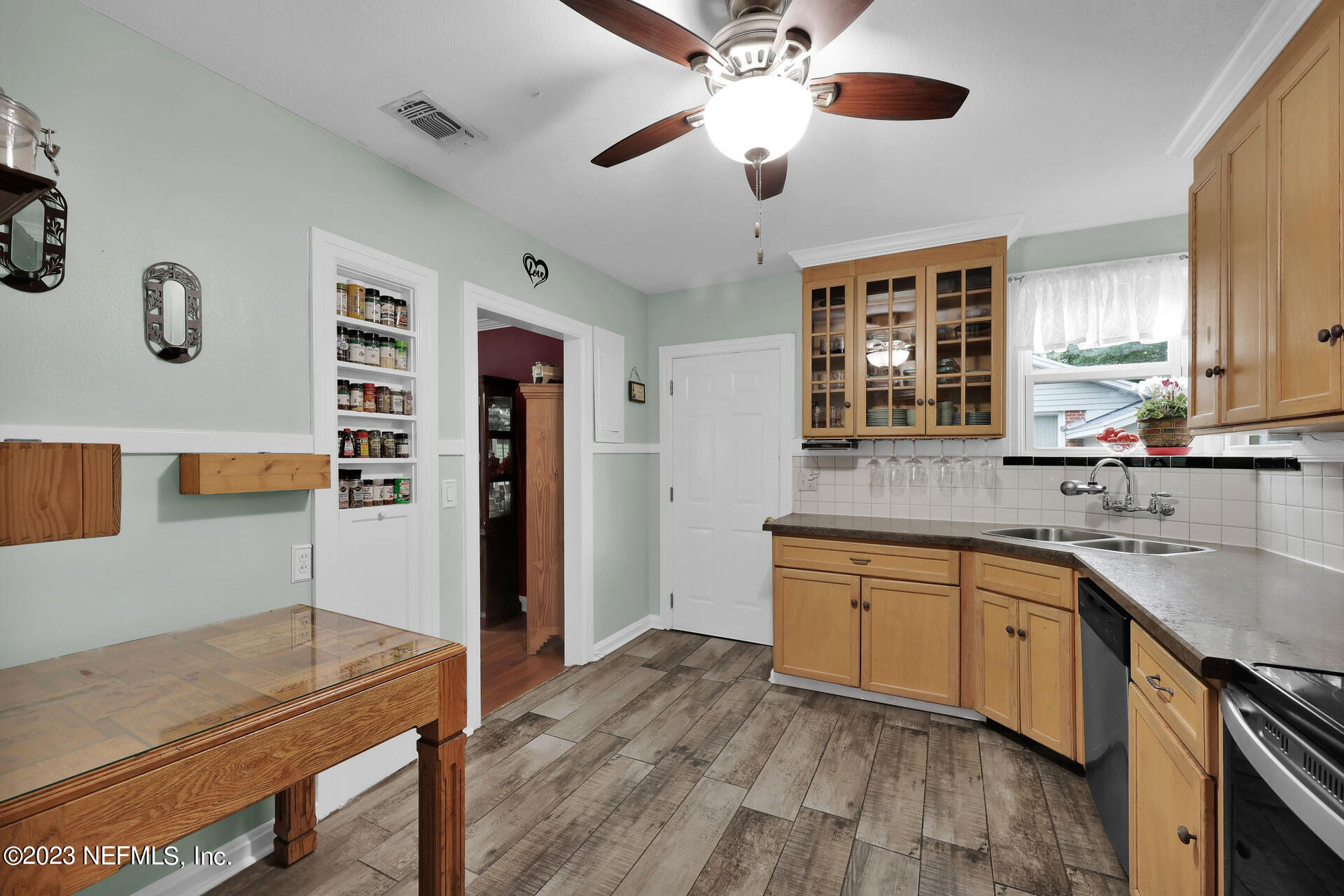2242 Larchmont Road Jacksonville, FL 32207 - Photo 10 of 19 10